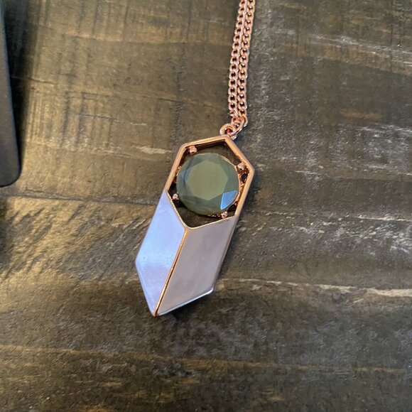 New Mint Mongoose Rose Gold Colored Necklace and Earring Set Green Stone - Picture 3 of 4